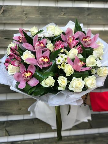 Букет цветов из: Розы и Хризантемы в Карабаше