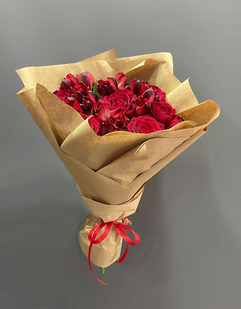 Букет цветов из: Альстромерии и Розы в Карабаше