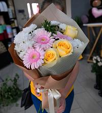 Букет цветов из:  Герберы, Розы и Хризантемы в Карабаше