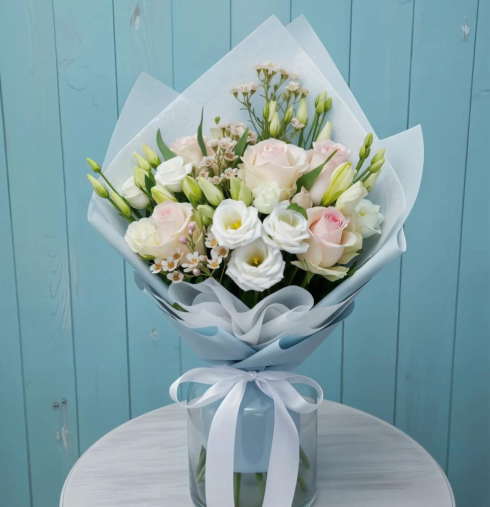 Букет цветов из: Розы и Лизиантусы в Карабаше