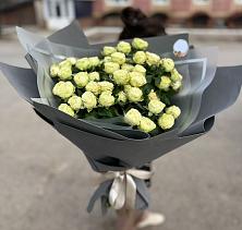 Букет Белые кустовые розы Солинеро в Карабаше