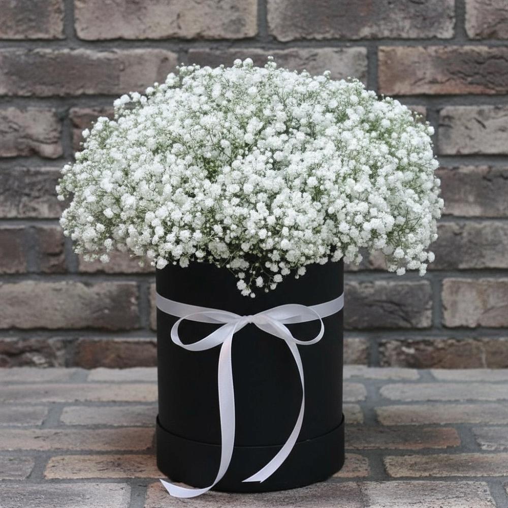 Цветочная композиция из Гипсофила в шляпной коробке в Карабаше