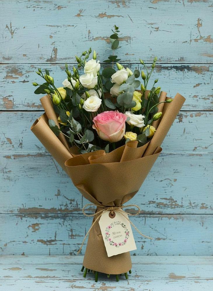 Букет цветов из: Розы и Лизиантусы в Карабаше