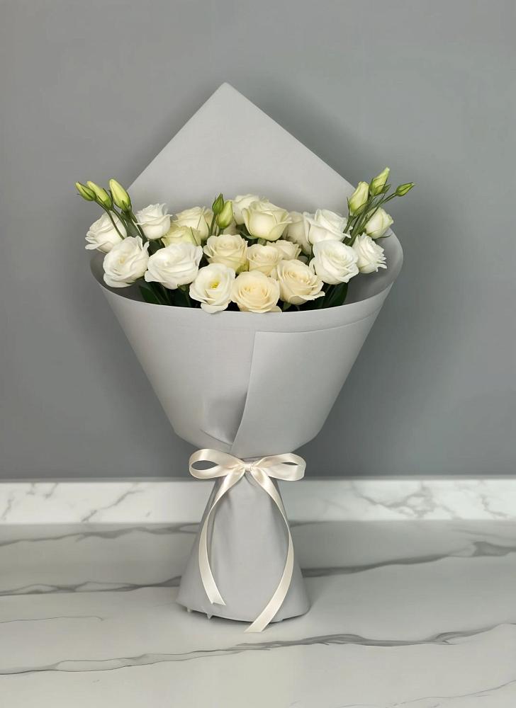 Букет цветов из: Розы и Лизиантусы в Карабаше