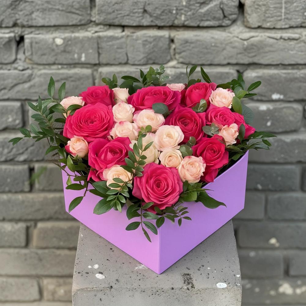 Цветочная композиция из Розы в коробке в Карабаше