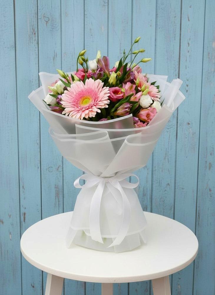 Букет цветов из: Герберы, Альстромерии и Лизиантусы в Карабаше