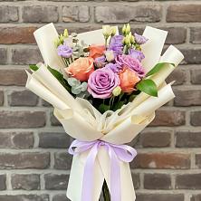 Букет цветов из:  Лизиантусы и Розы в Карабаше