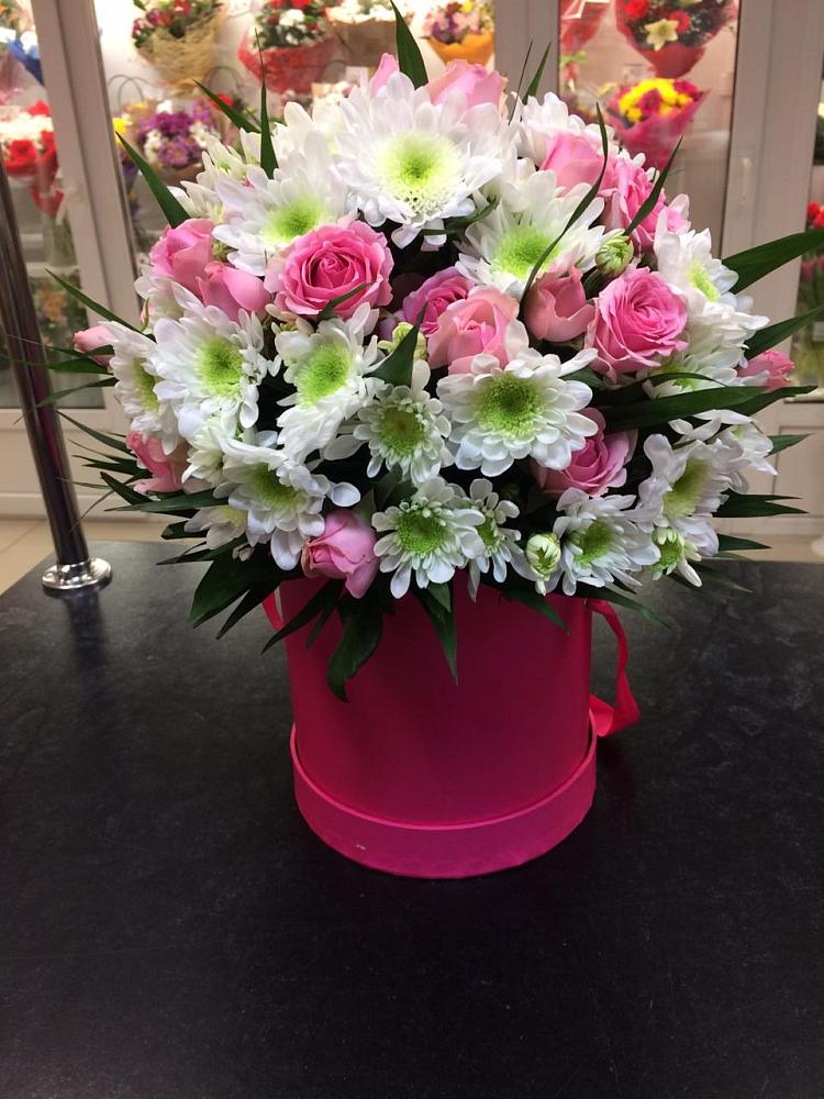 Цветочная композиция из Розы и Хризантемы в шляпной коробке в Карабаше