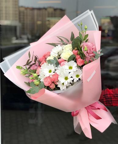 Букет цветов из: Розы, Лизиантусы и Хризантемы в Карабаше