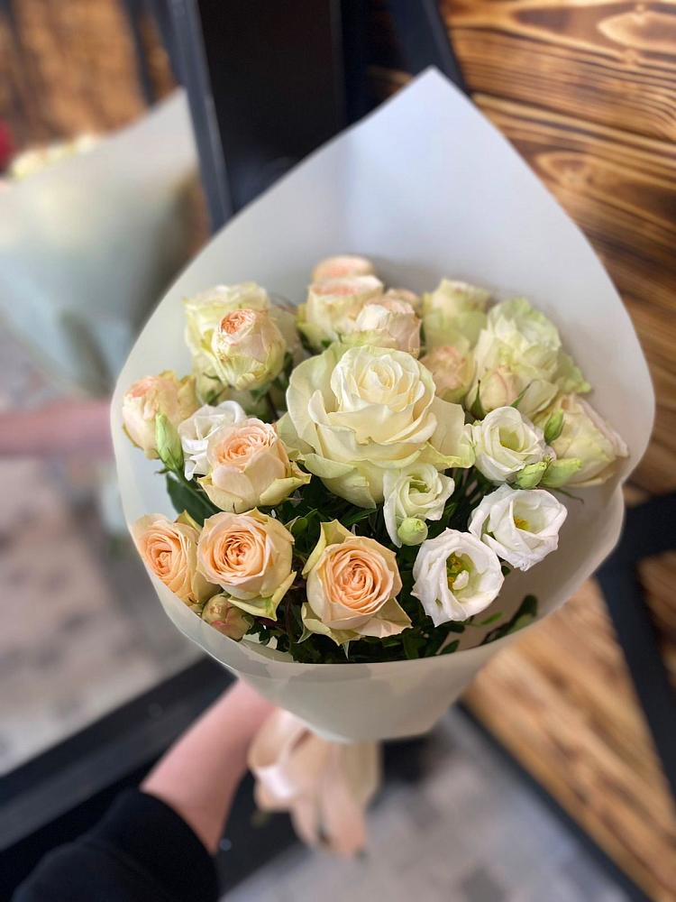 Букет цветов из: Розы и Лизиантусы в Карабаше