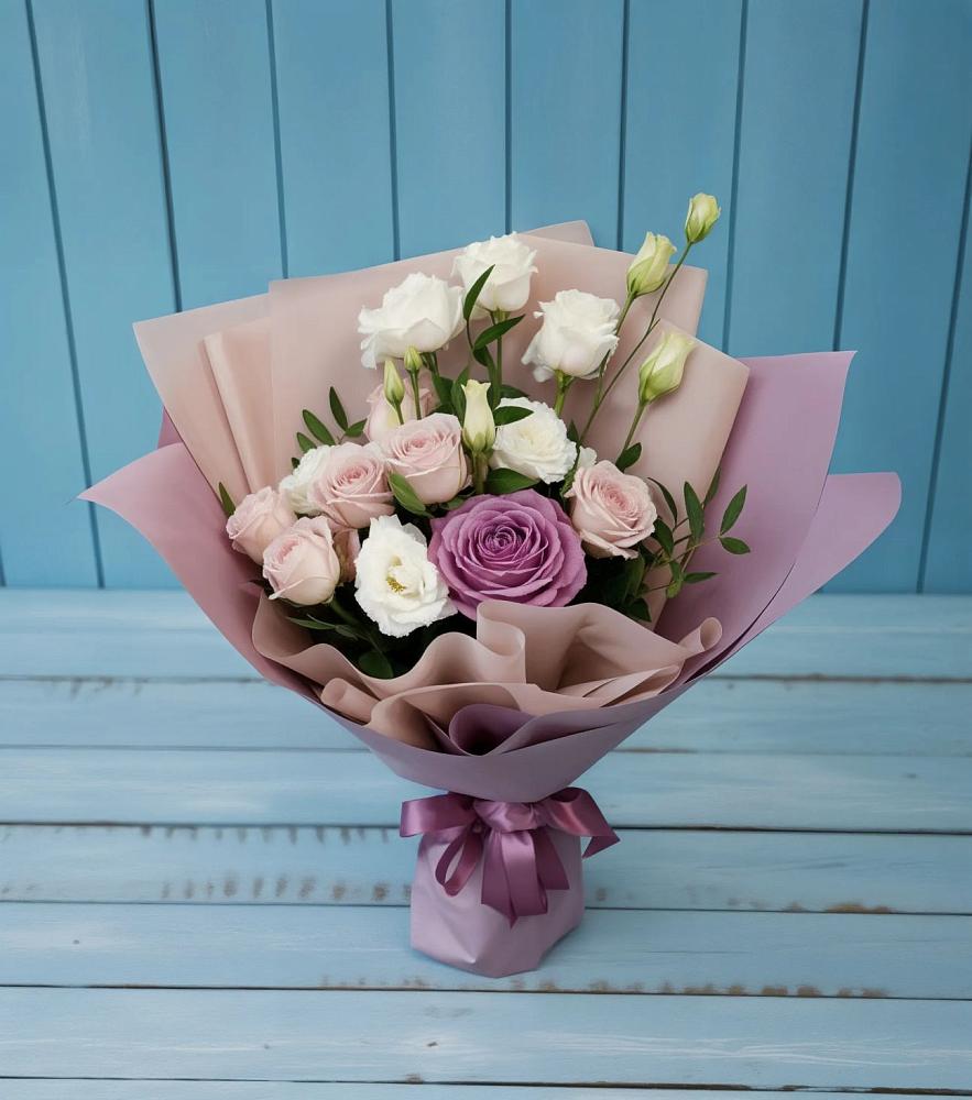 Букет цветов из: Розы и Лизиантусы в Карабаше